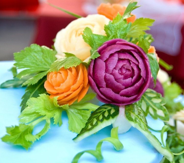 grönsaks-carving-blomsterarrangemang-morot-bet-rosor