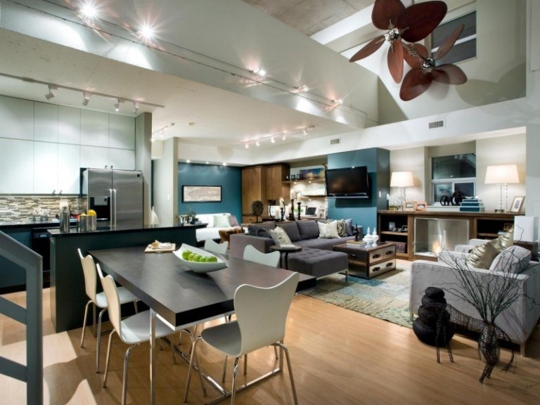 öppet-kök-vardagsrum-trägolv-svart-grå-turkos-stoppade möbler-matbord