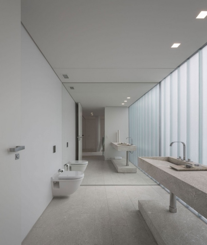 Öppen planlösning-badrum-fåfänga-betong-look-väggmonterad toalett
