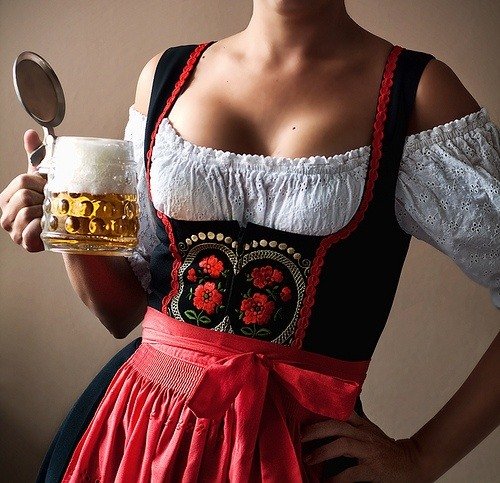 Oktoberfest-fest-idéer-dekoration-dirndl
