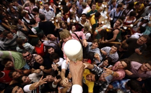 Oktoberfest-fest-idéer-dekoration-öl