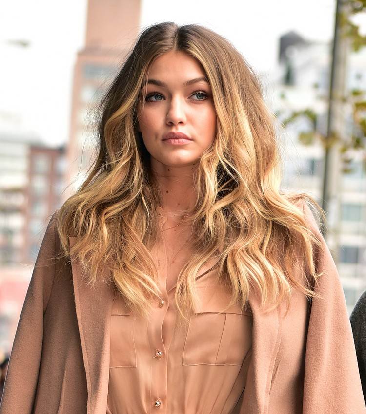 ombre-blont-långt-hår-blont-hårfärgning