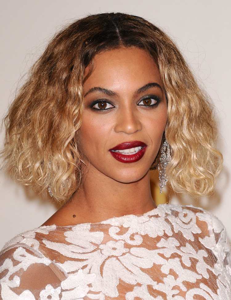 ombre-bob-beyonce-blond-lockigt-frisyrer
