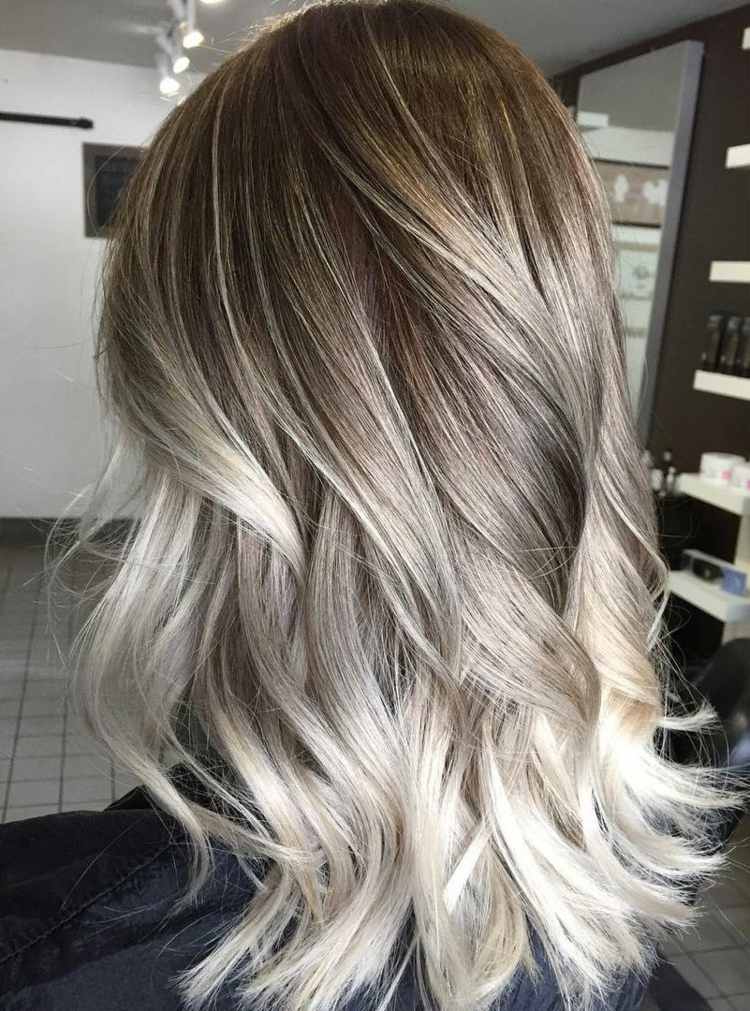 ombre hår ask-blond-inspiration-ljus-tips-balayage-frisör