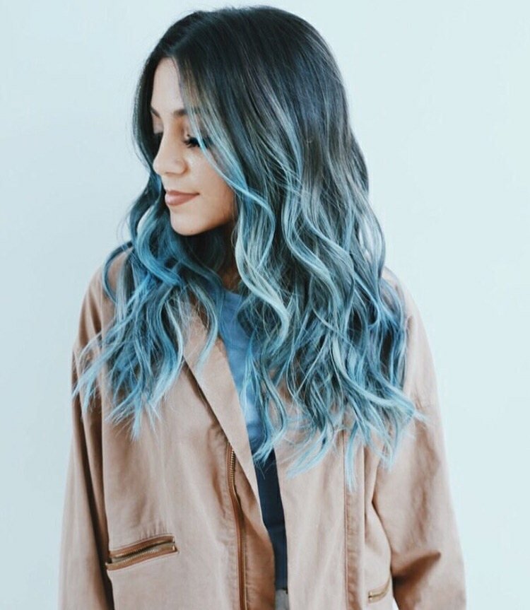 ombre-hår-svart-blå-pastellfärger-moderna-hår-trender