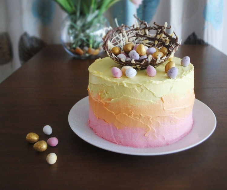 Gör din egen ombre -tårta till påsk med detta recept
