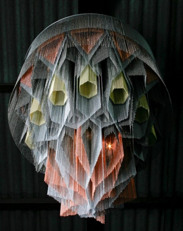 mandala färgstark pilkrona design gjord av stål