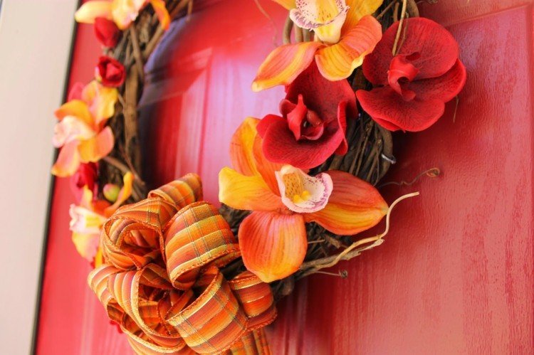 orkidéer dekorationer och arrangemang dörrkrans varma färger orange höst