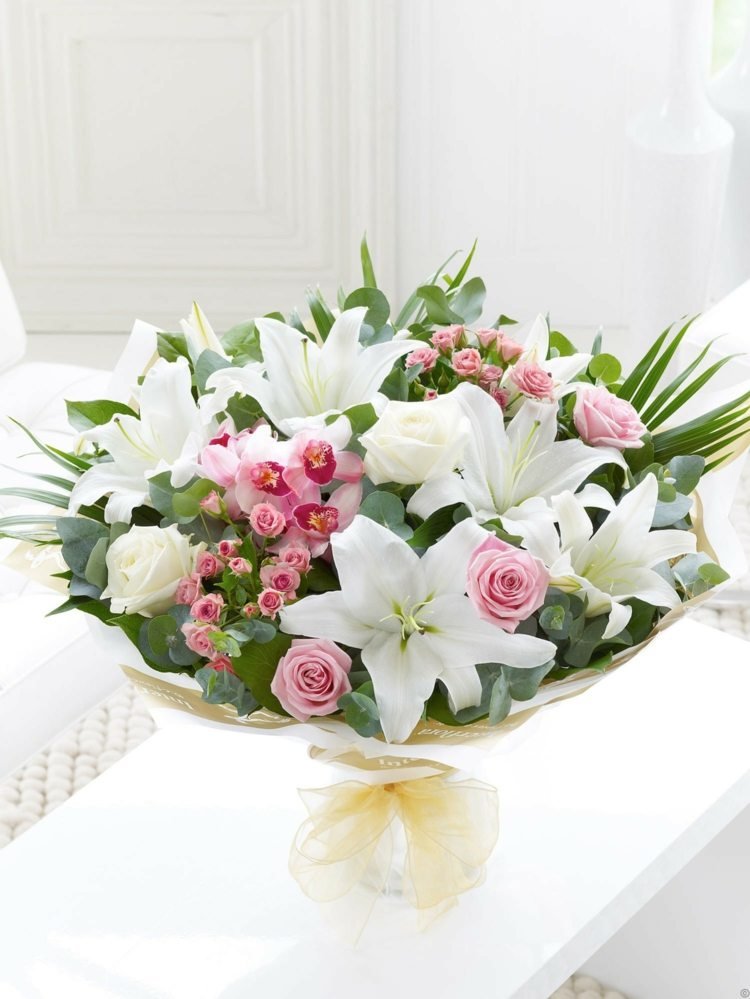 orkidéer dekorationsarrangemang skål eleganta liljor rosor
