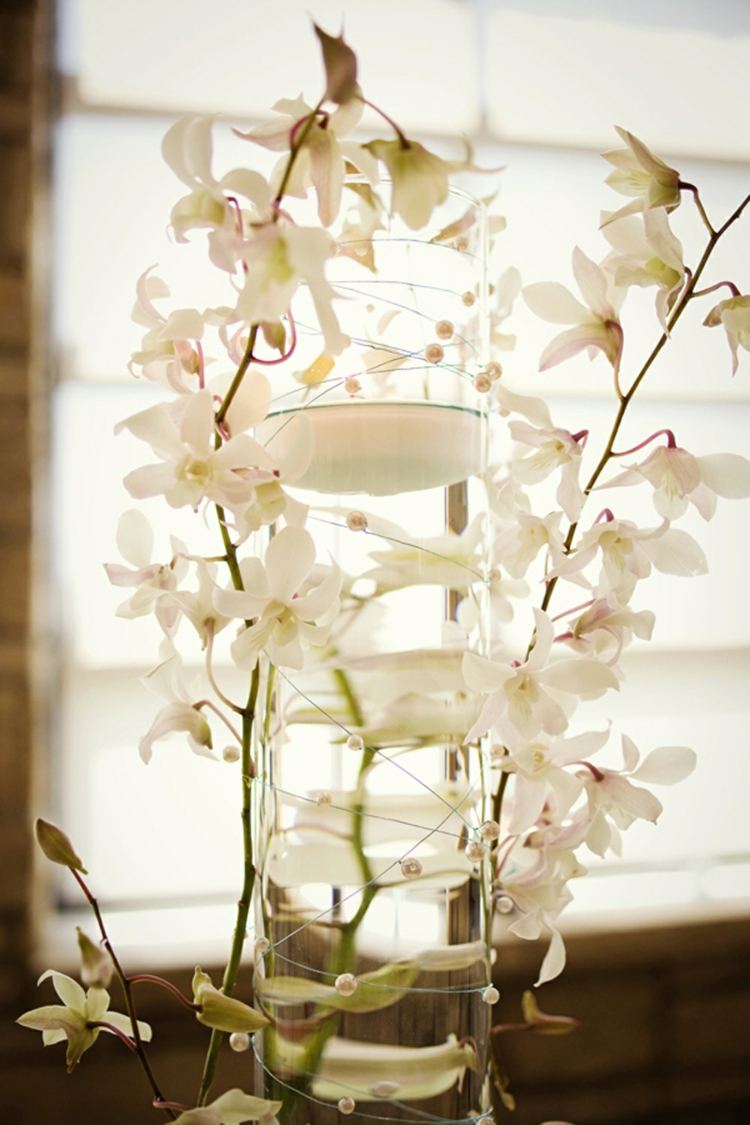 orkidéer dekoration arrangemang elegant bröllop idé ljus vas vatten