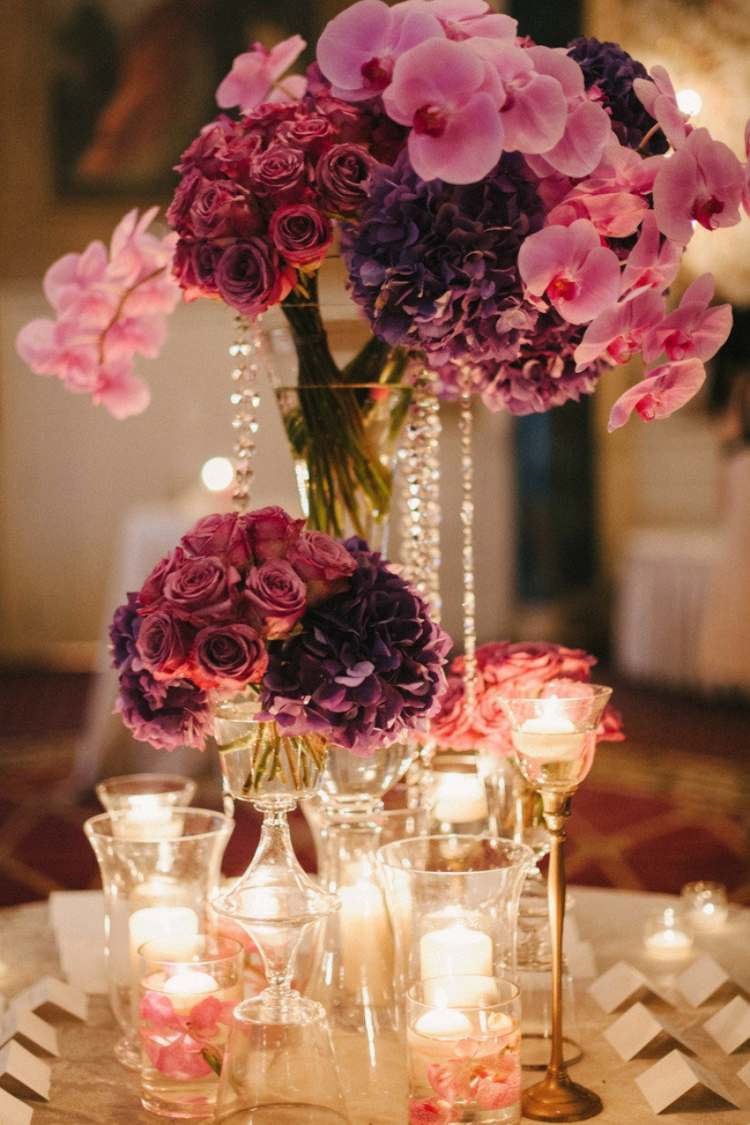 orkidéer-bordsdekorationer-mittpunkt-glasögon-ljushållare-ljus-namn-taggar-rosor-golv-bröllop
