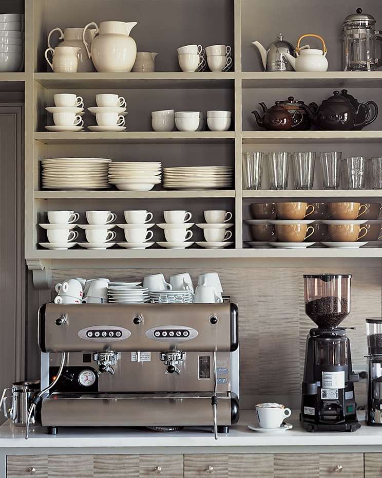 Tips för mer ordning i köket Kaffekoppar och glas på lådor