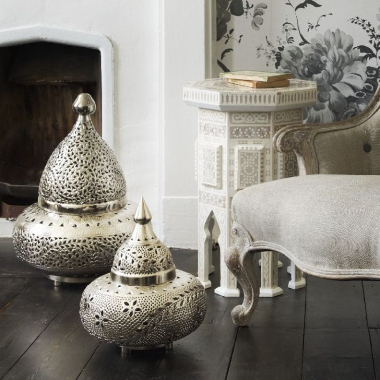 Orientalisk-dekoration-idé-lykta-metall-vardagsrum