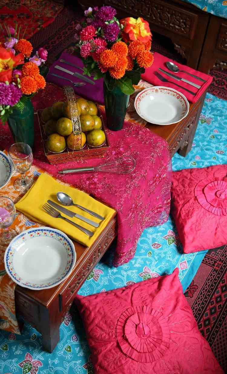 orientalisk-dekoration-textilier-duk-kasta kuddar-matta-blå