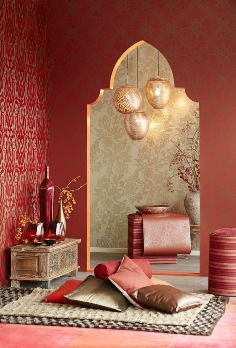 orientalisk-dekoration-vägg-måla-idé-tapet-orientalisk-matta-kuddar
