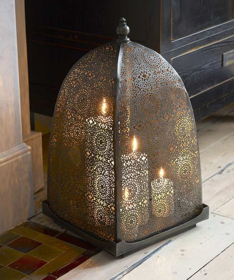 orientalisk-lampa-golvlampa-mönster-fint-ljus-lykta-prydnads-hål