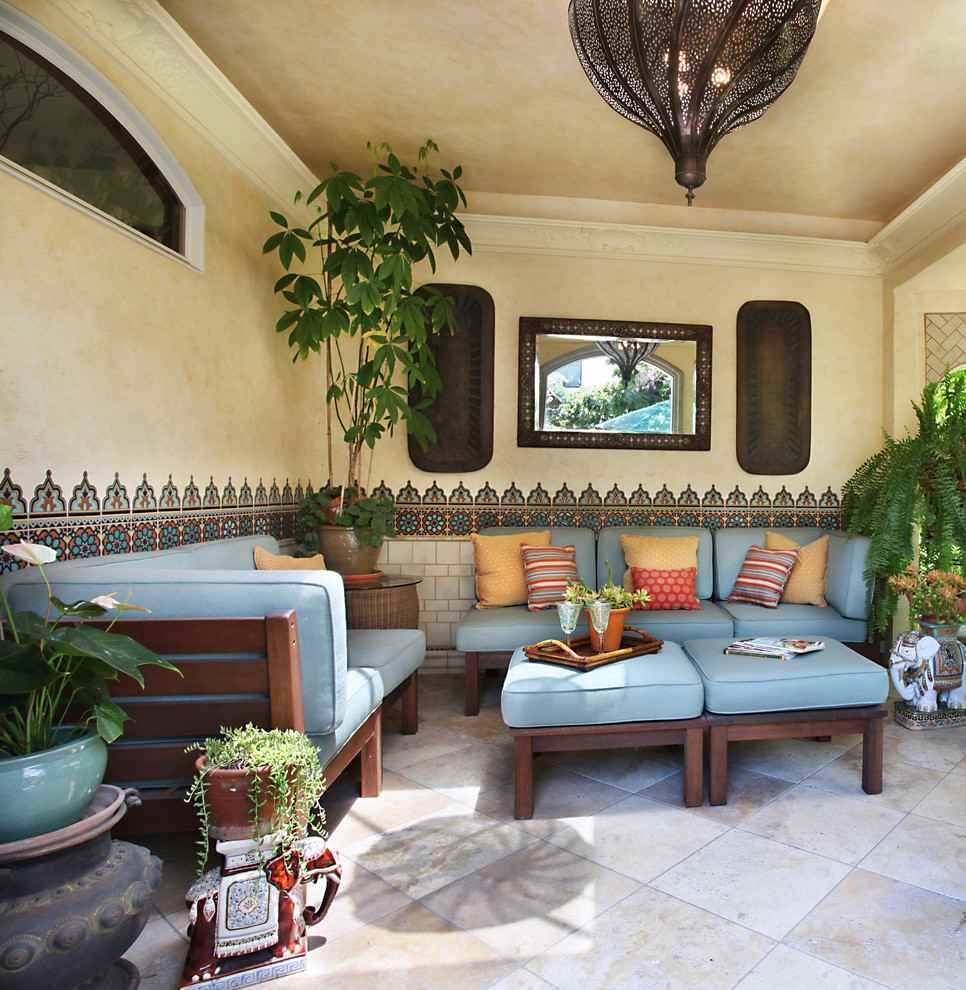 Orientaliska balkong sittkuddar dekoration idéer soffa landskap terrass möbler trender