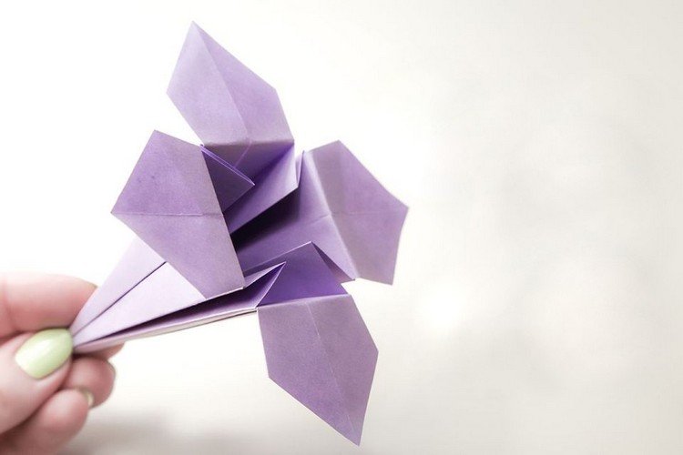 origami-blomma-lilja-pappersvikt