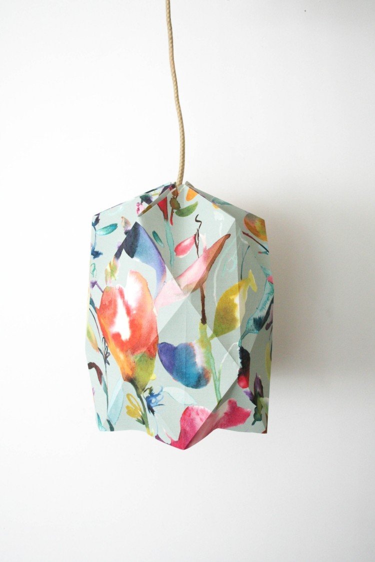 origami-lampa-diy-instruktioner-lampskärm-papper-kartong-blommor