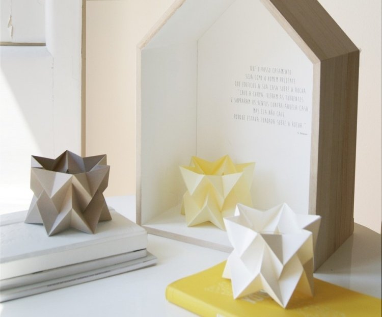Origami lampa -diy-lyktor-dekoration-kartong-veck-minimalistisk
