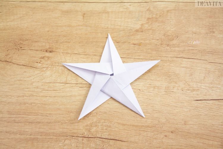femkantig stjärna julstjärnor pyssla med dig själv vitt papper färdigt resultat