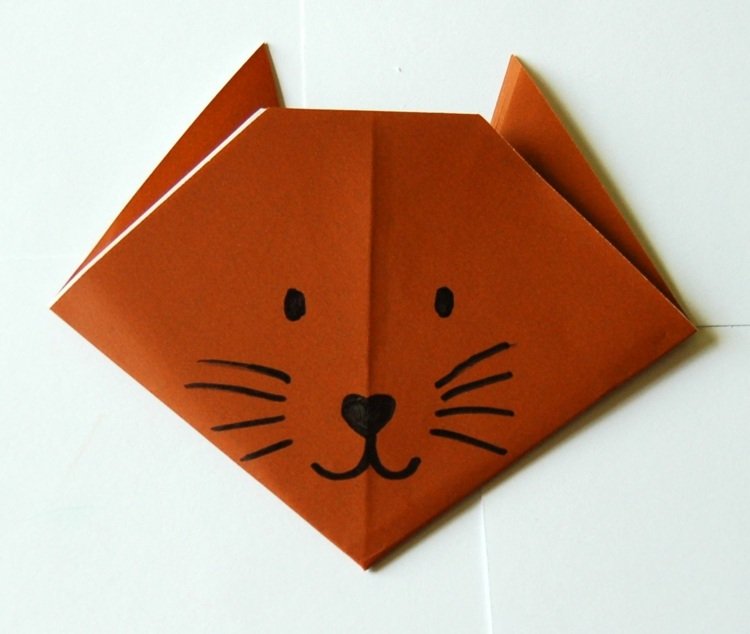 hantverk origami djur ansikte katt färg näsa ögon morrhår steg 9
