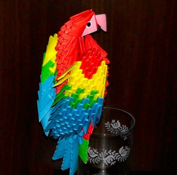origami djur pyssla svårt färgglada papegoja blå gul röd ara
