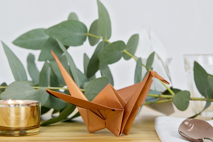 Origami kran vik fängelse bryta fågel koppar orange
