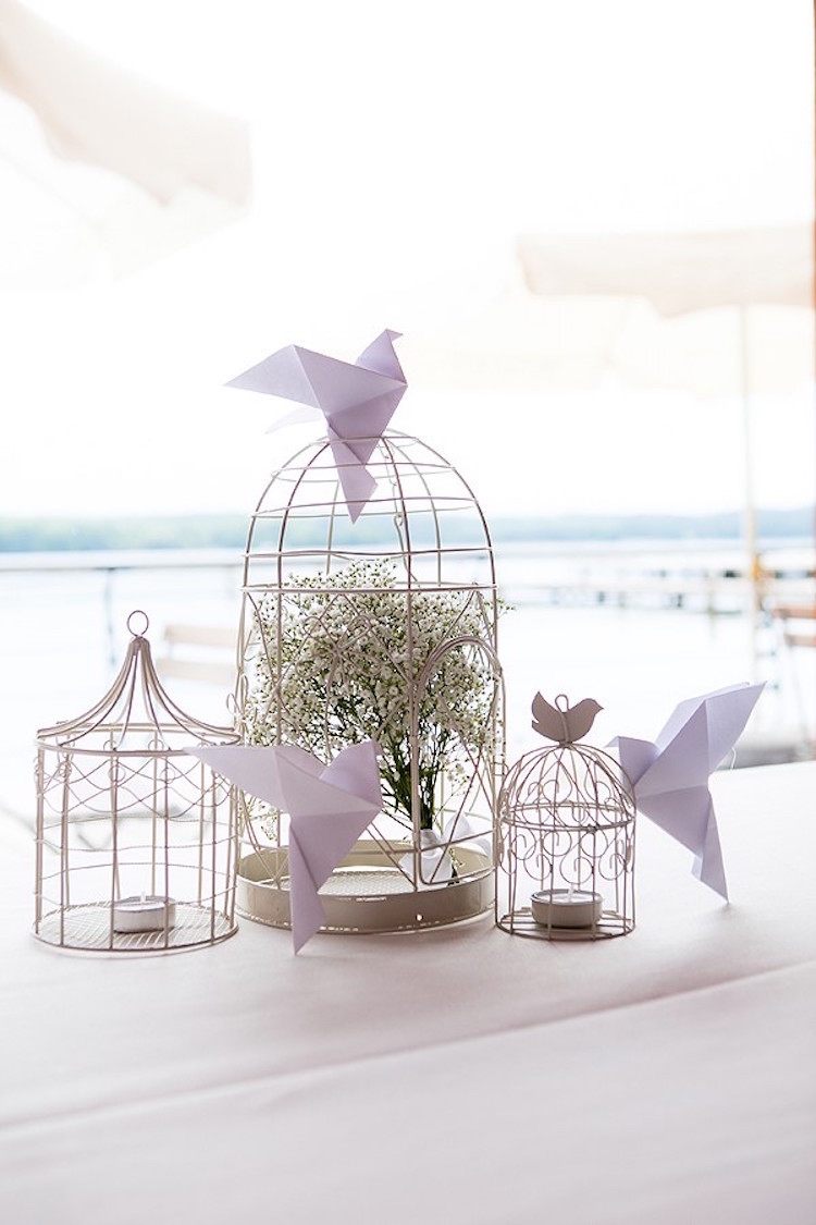 Bröllopsdekor origami fåglar från vitt papper duva metall fågelbur gypsophila