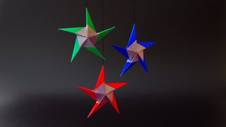 origami-jul-viknings-instruktioner-stjärnor-papper-röd-grön-blå
