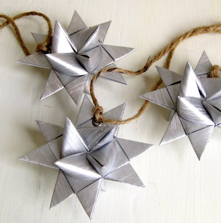 origami-jul-viknings-instruktioner-stjärnor-silver-papper-jute-sladd