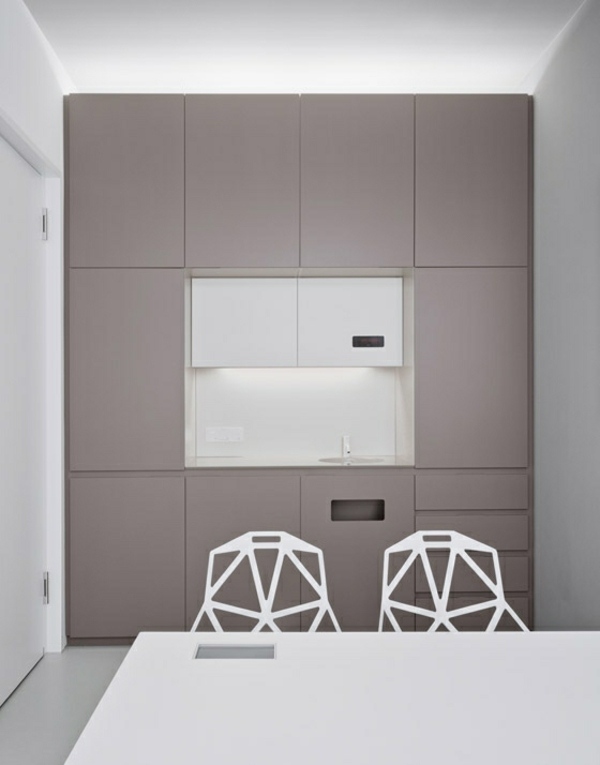 minimalist-vita-stolar-kontor