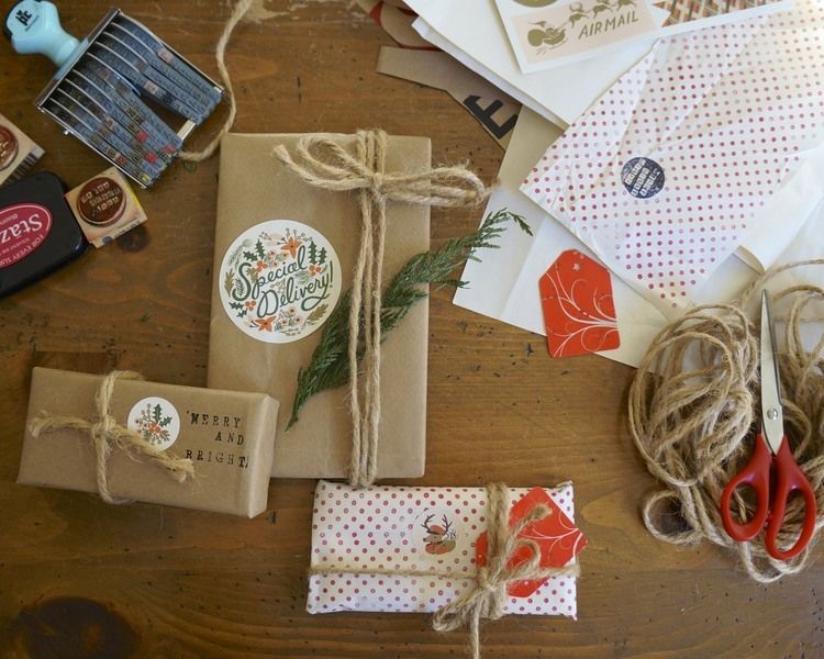 original presentförpackning tinker-jul-instruktioner-enkelt-brunt papper-vit-rött