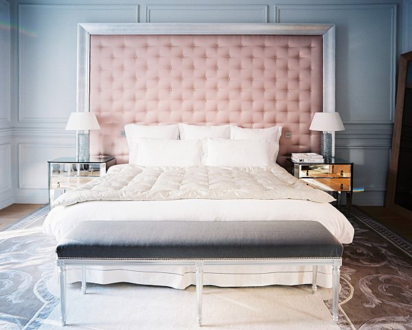 Lyxig sovrum rosa sänggavel dekoration idé