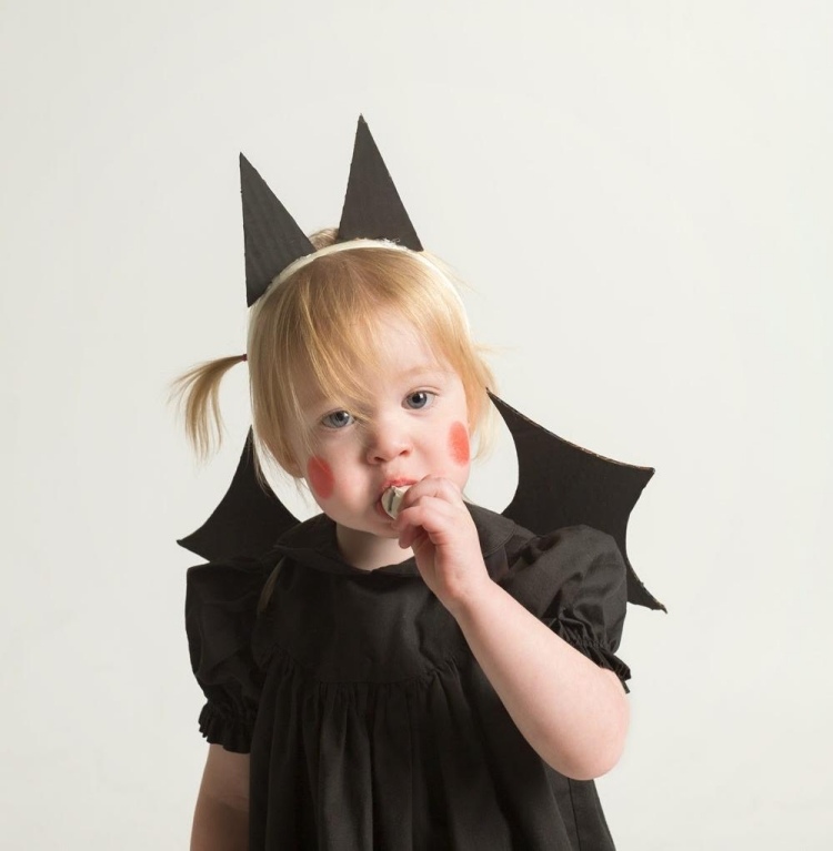 barn-karneval-kostymer-fladdermus-svart-liten-flicka-vinge