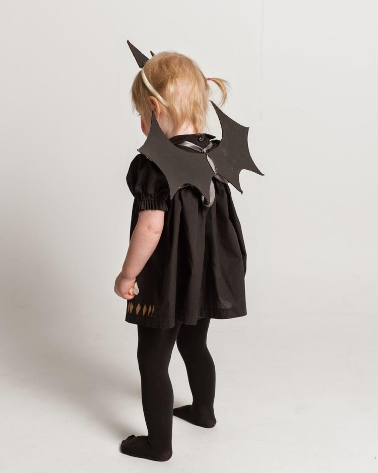 barn-karneval-kostymer-fladdermus-vinge-svart-klänning-toddler