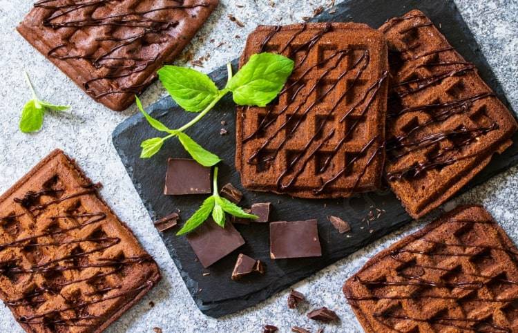 Våffeljärnrecept för brownies - utsökt dessert med choklad