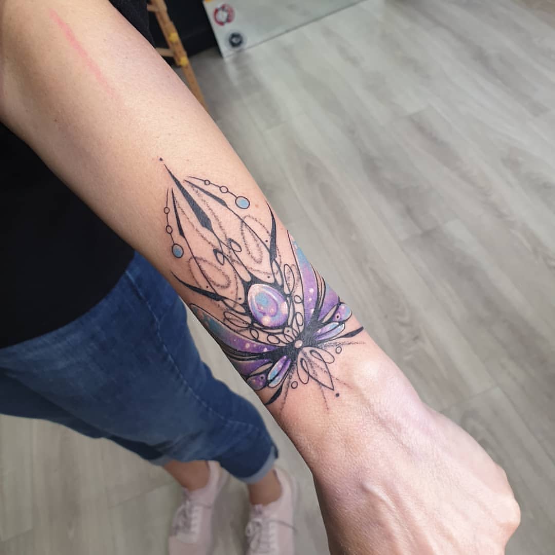 Armband tatuering design kvinna idéer handleden tatuering smärta