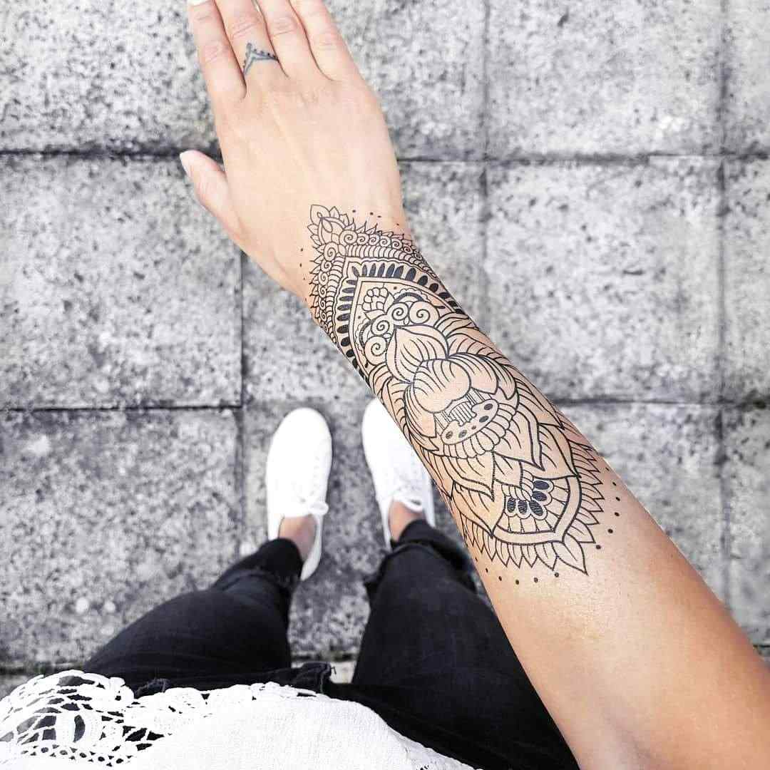 Handledsarmband tatuering idéer mandala lotusblomma tatuering design