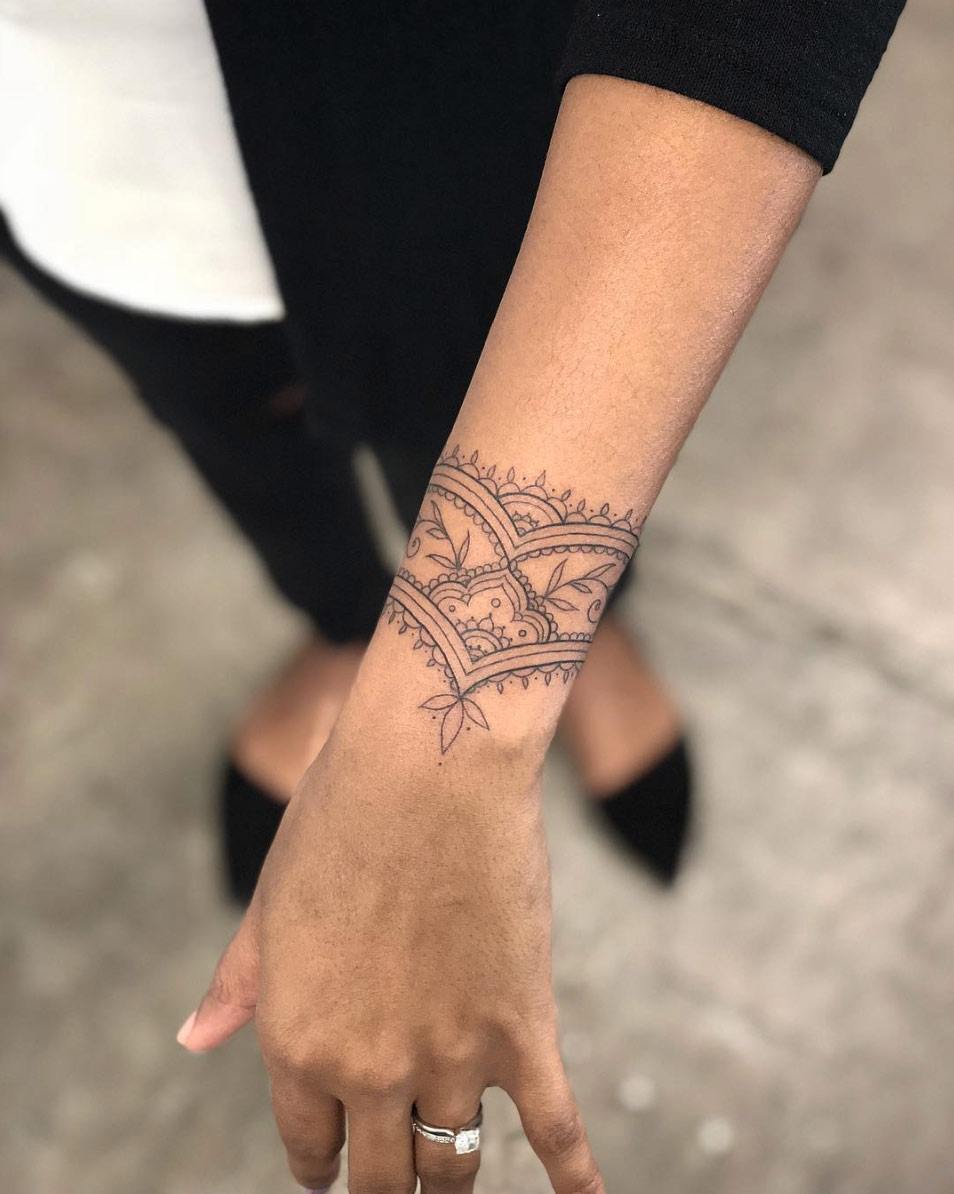 Prydnad tatuering handleden armband tatuering kvinnor tatuering trender