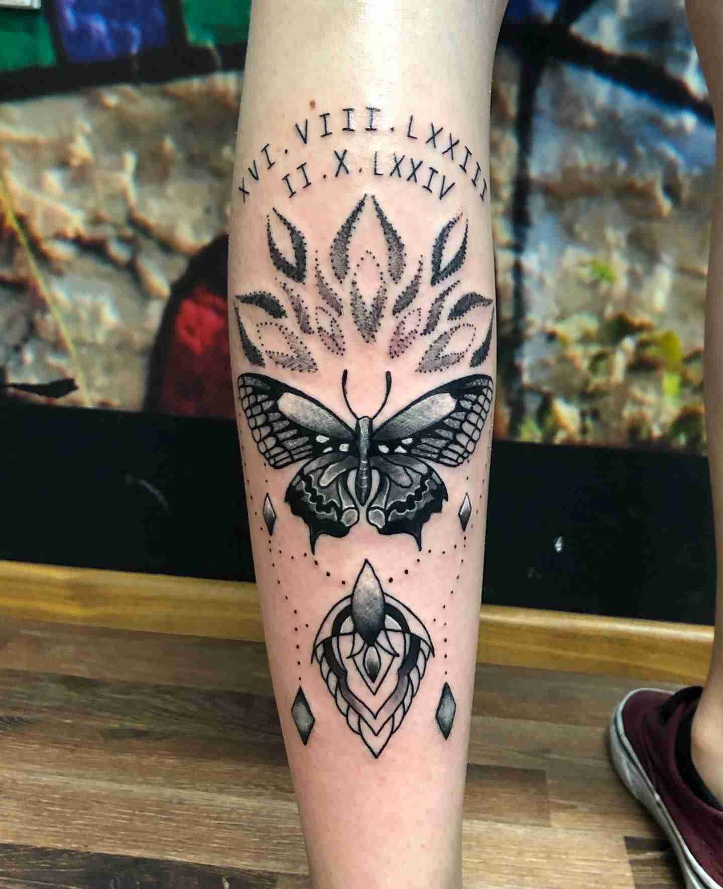 Fjäril prydnad tatuering fot tatuering idéer kvinna tatuering design