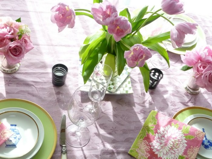 bordsdekoration vas tulpaner rosa påsk tallrik rosor