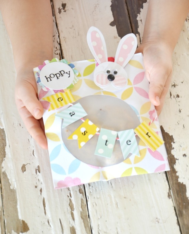Påskhantverk-barn-idéer-papper-godis-påse klibbande kanin