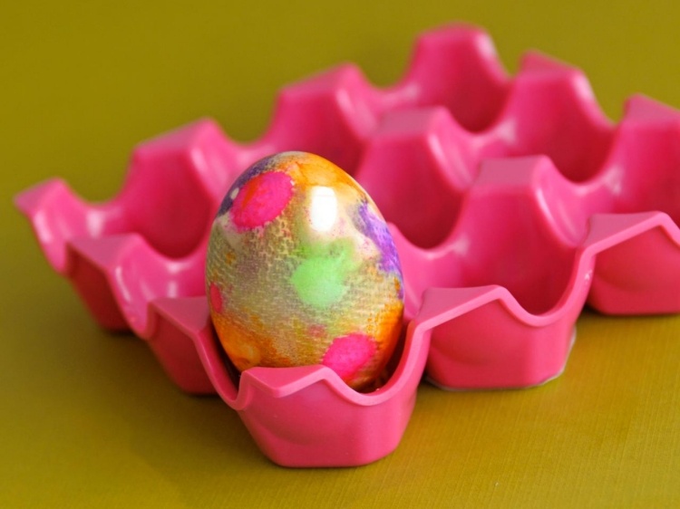 Påskhantverk-med-barn-påsk-ägg-dekoration