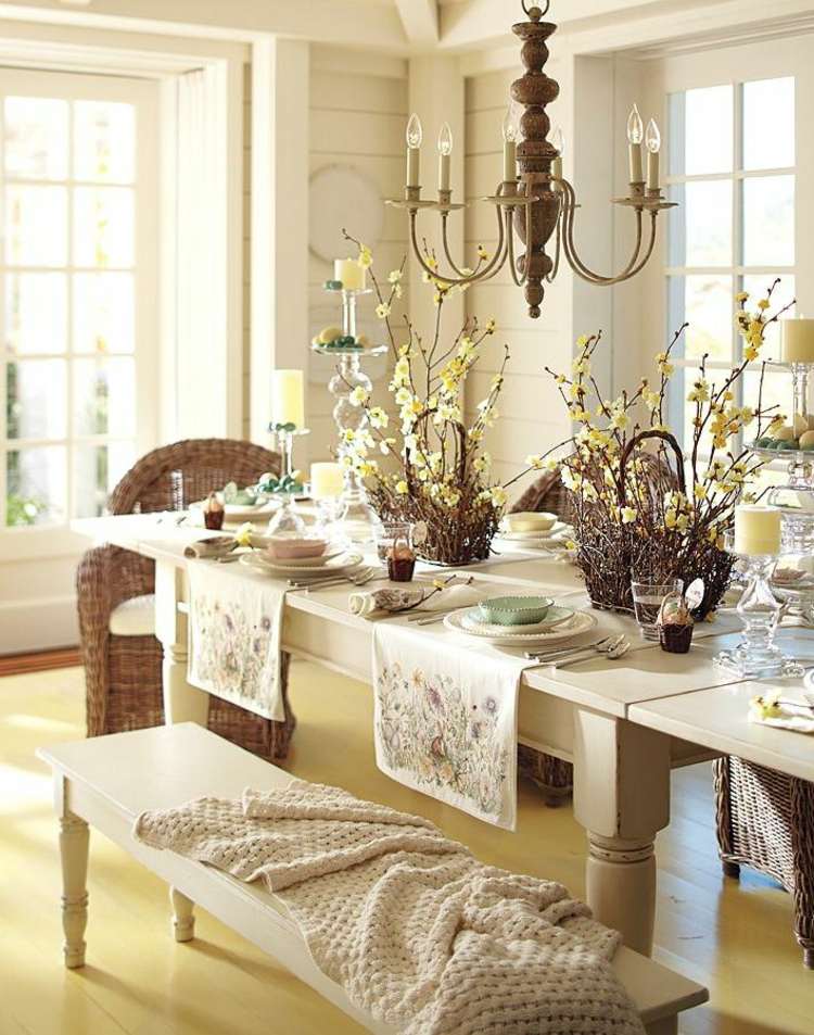 påsk-dekoration-2015-matsal-idé-bänk-påskbukett-bordslöpare-rustik