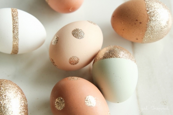 Påskdekoration-2015-dekoration-idéer-guld-silver-skimmer-effekt-målning-ägg