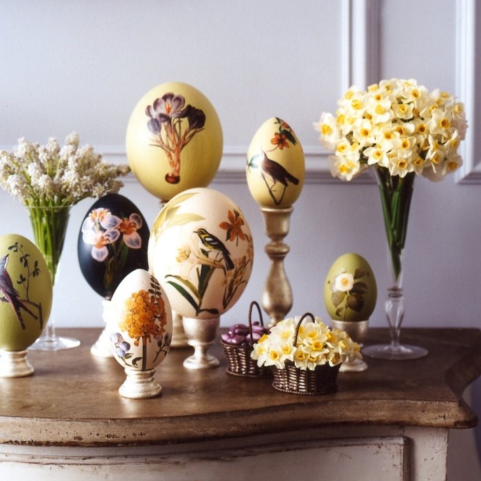 Dekorationsidéer-hyllor-bord-påsk-servett-teknik-dekorerade-ägg