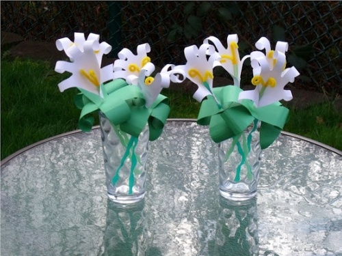 påskdekorationspapper kreativa idéer för att göra liljor