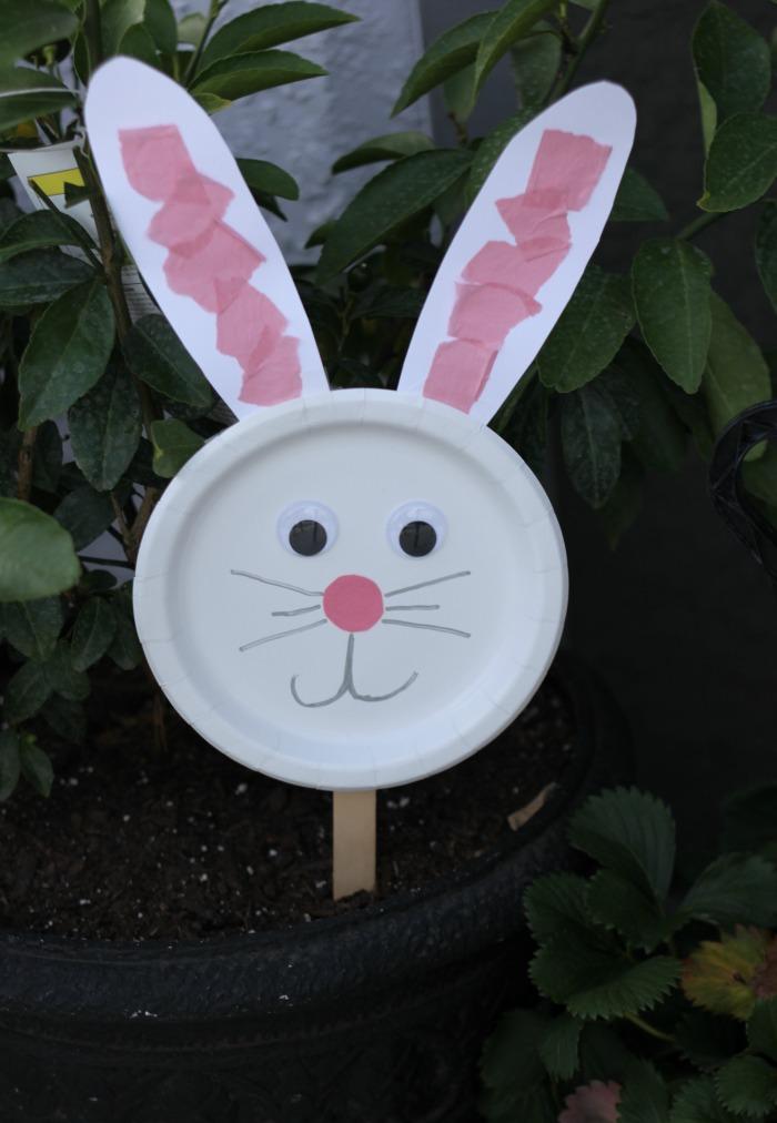 Påskdekoration-trädgård-kanin-plast-tallrik-trädgårdsplugg-rabatt