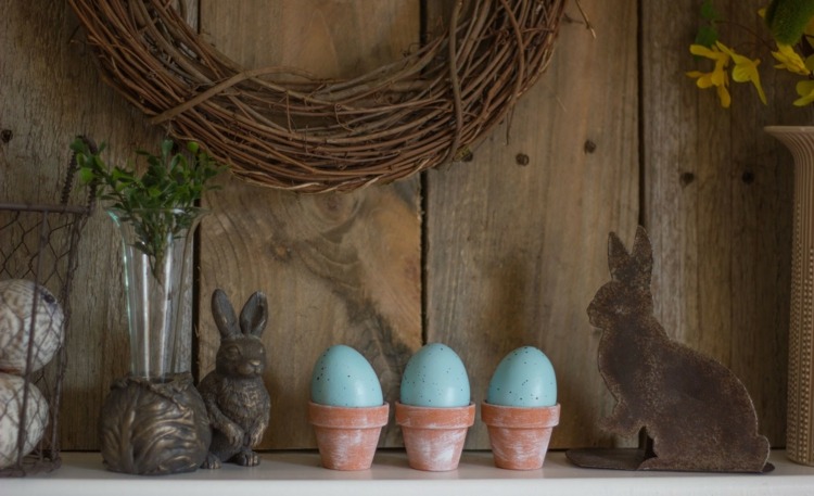 rustika dekorationsidéer för påsk påskägg-ljusblå-lergryta-ställ-kaniner